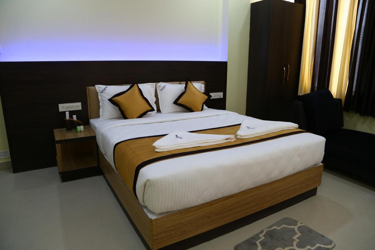 Hotel Landmark Port Blair Bagian luar foto