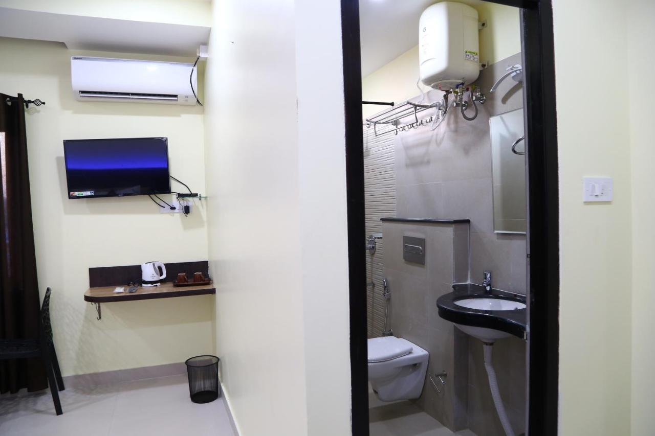 Hotel Landmark Port Blair Bagian luar foto