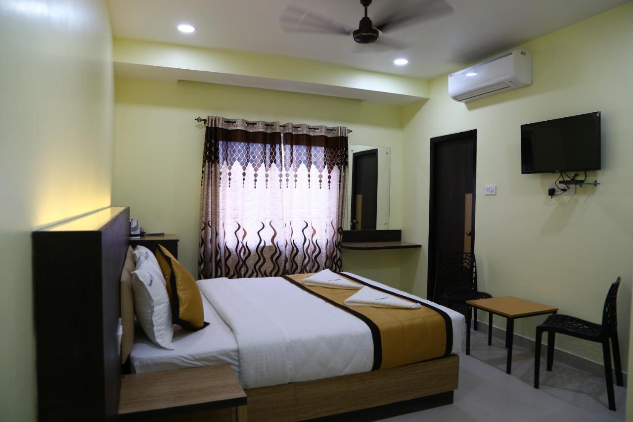 Hotel Landmark Port Blair Bagian luar foto